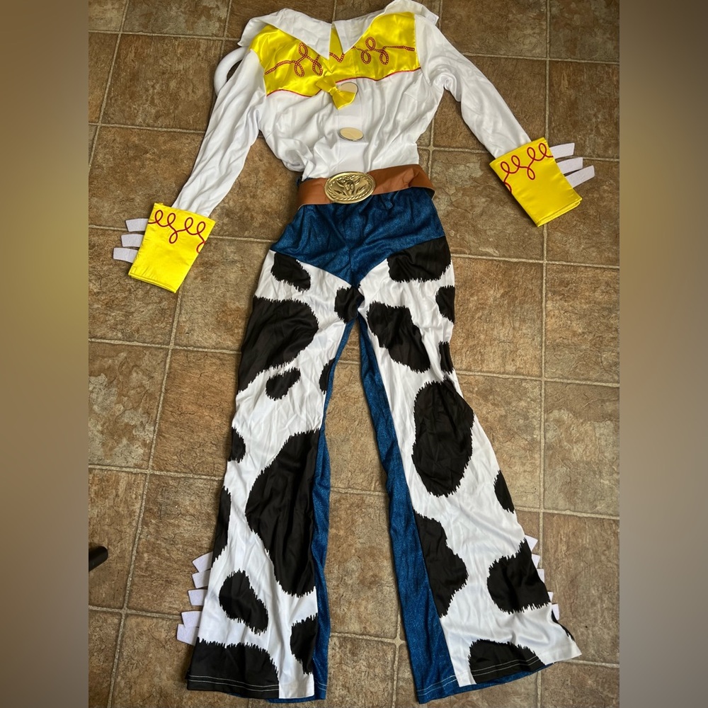 Jessie Toy Story women’s Costume with Yellow and Blue Accents - Picture 5 of 5
